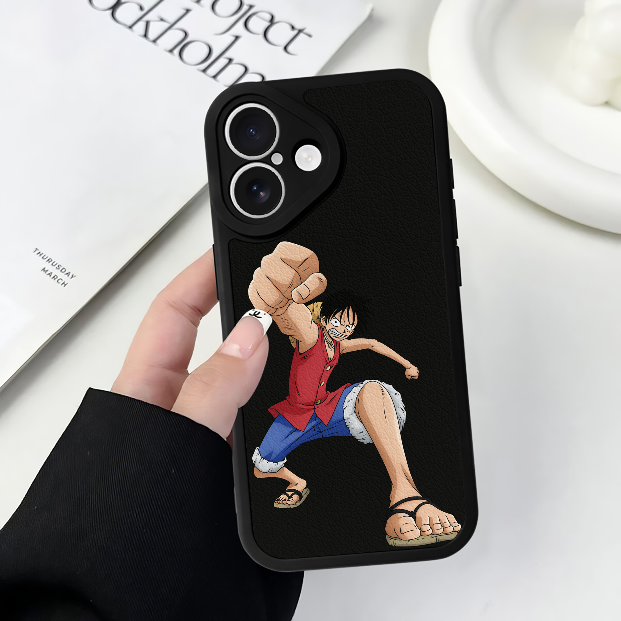 （画像用） ワンピース モンキー・D・ルフィ ONE PIECE Monkey D. Luffy 【iPhone 16シリーズ対応】シリコンスマホケース（レザー調） 材質：シリコン